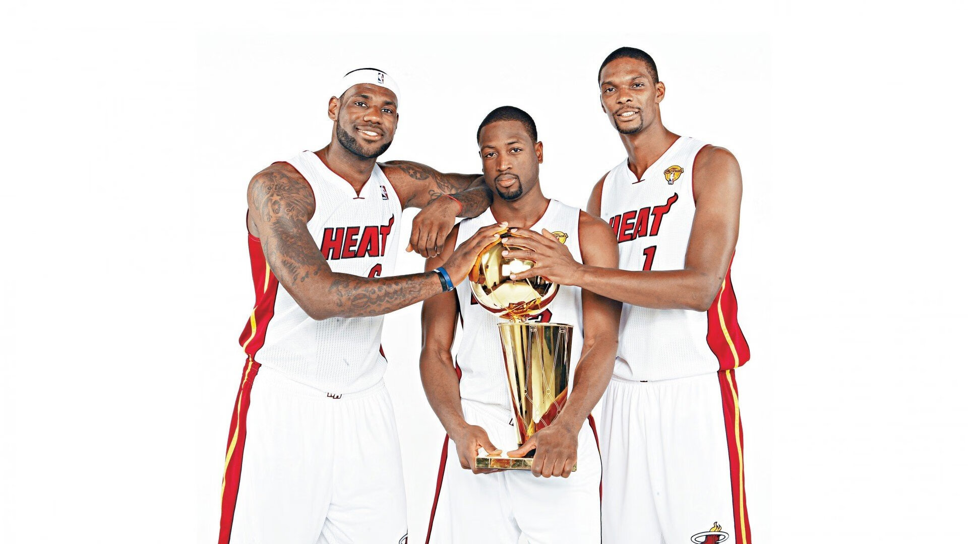 “高新体育中心：举重选手奋力拼搏，超越极限迎接荣耀”